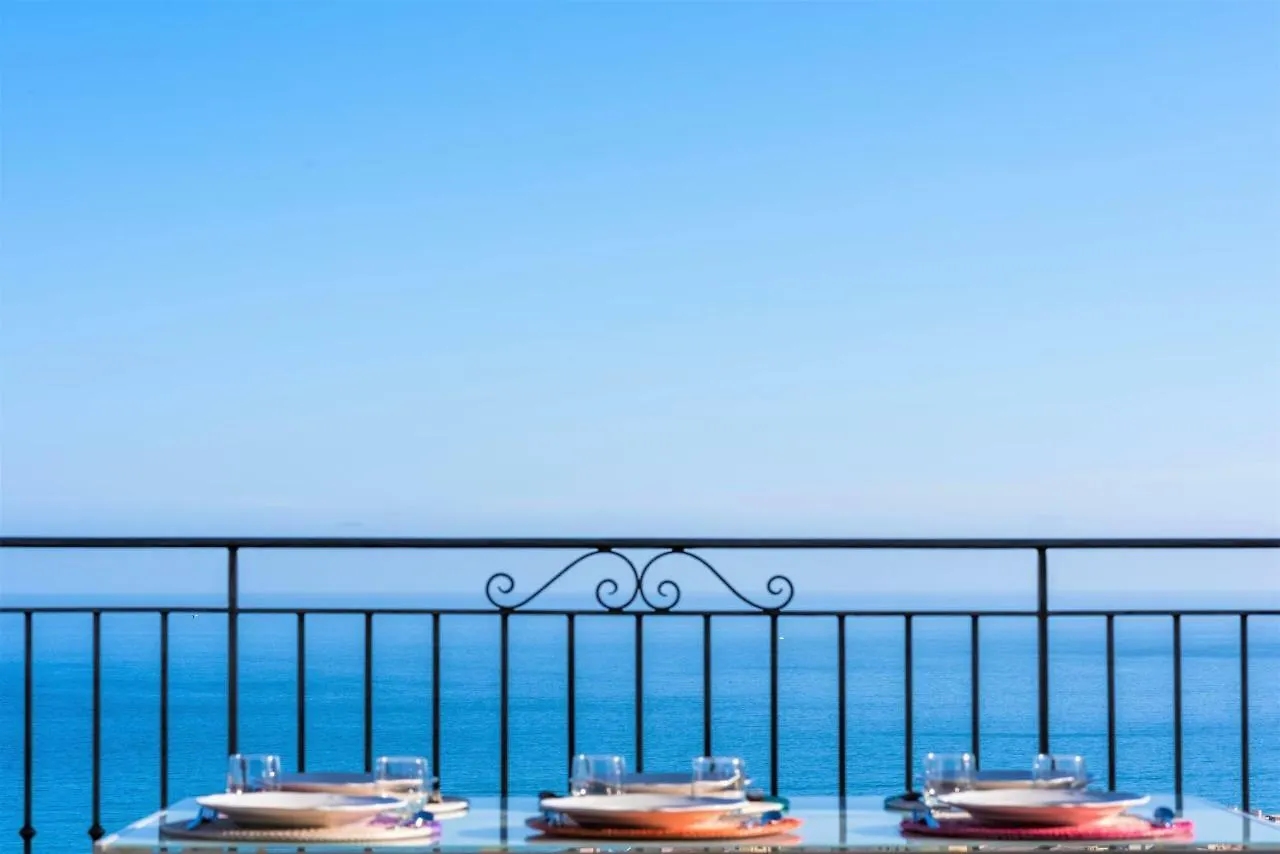 Villa Bethanie, Villa D'Epoque Sur Les Collines, Vue Imprenable Sur Menton Et La Mer 0*,  France